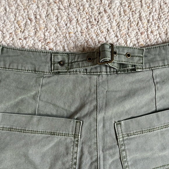 Old Navy High-Waisted Straight Canvas Workwear Pants - Picture 4 of 4